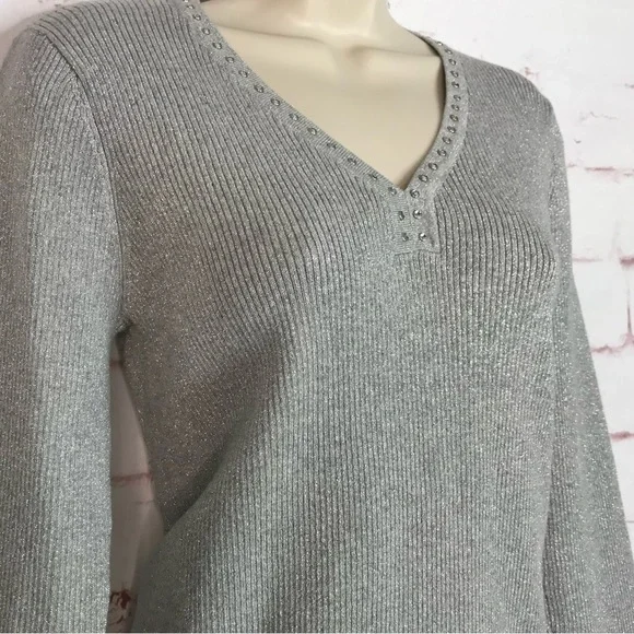 DKNY M Sparkly silver metallic thread grey ribbed V-neck knit top Size Medium - Picture 15 of 15